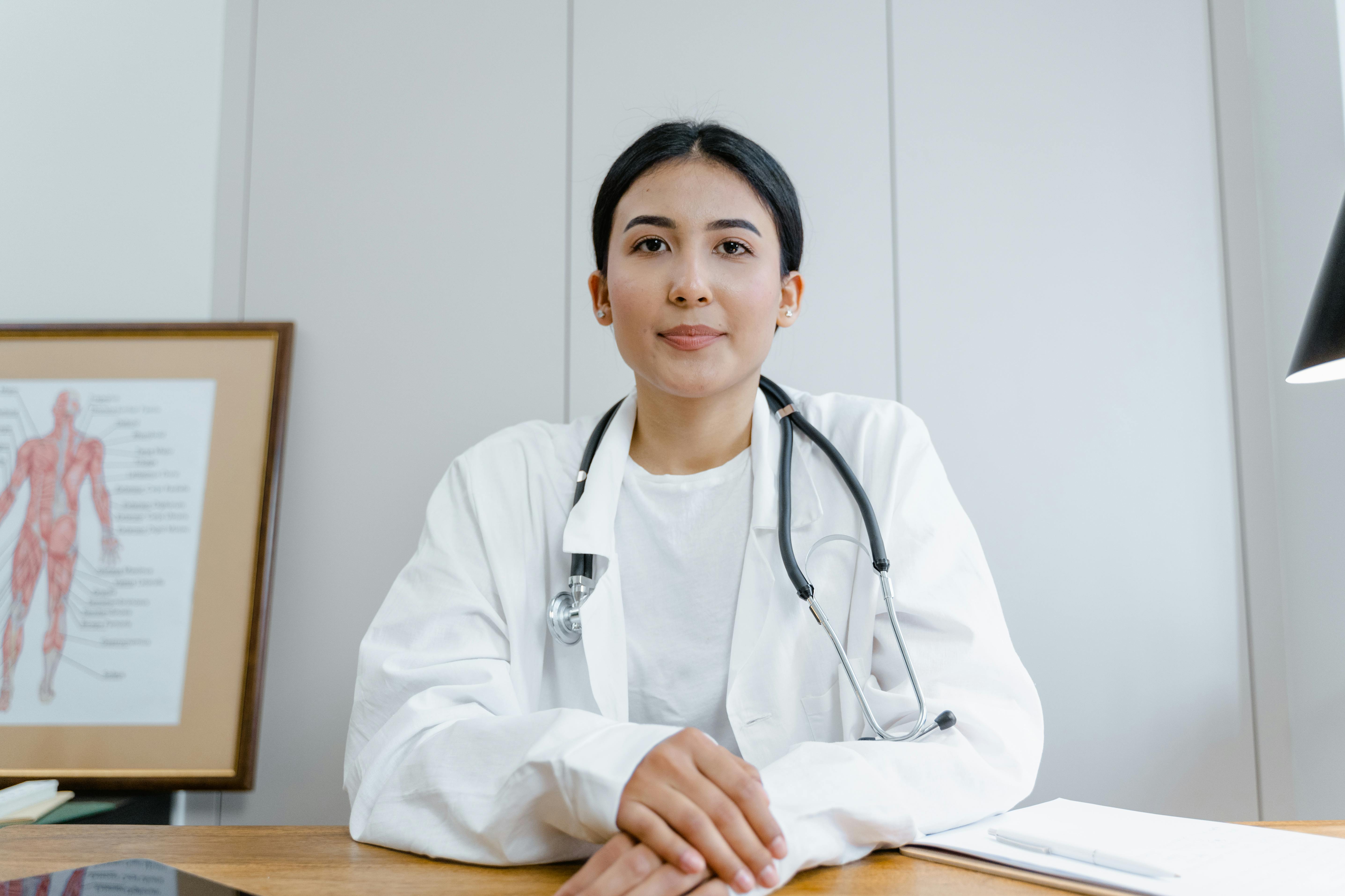 Dr. Mikaeya Kalantatri, Dentiste pédiatrique